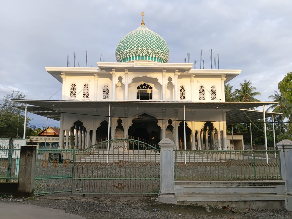 Mesjid Babuttaubah Gampong Tiba Raya